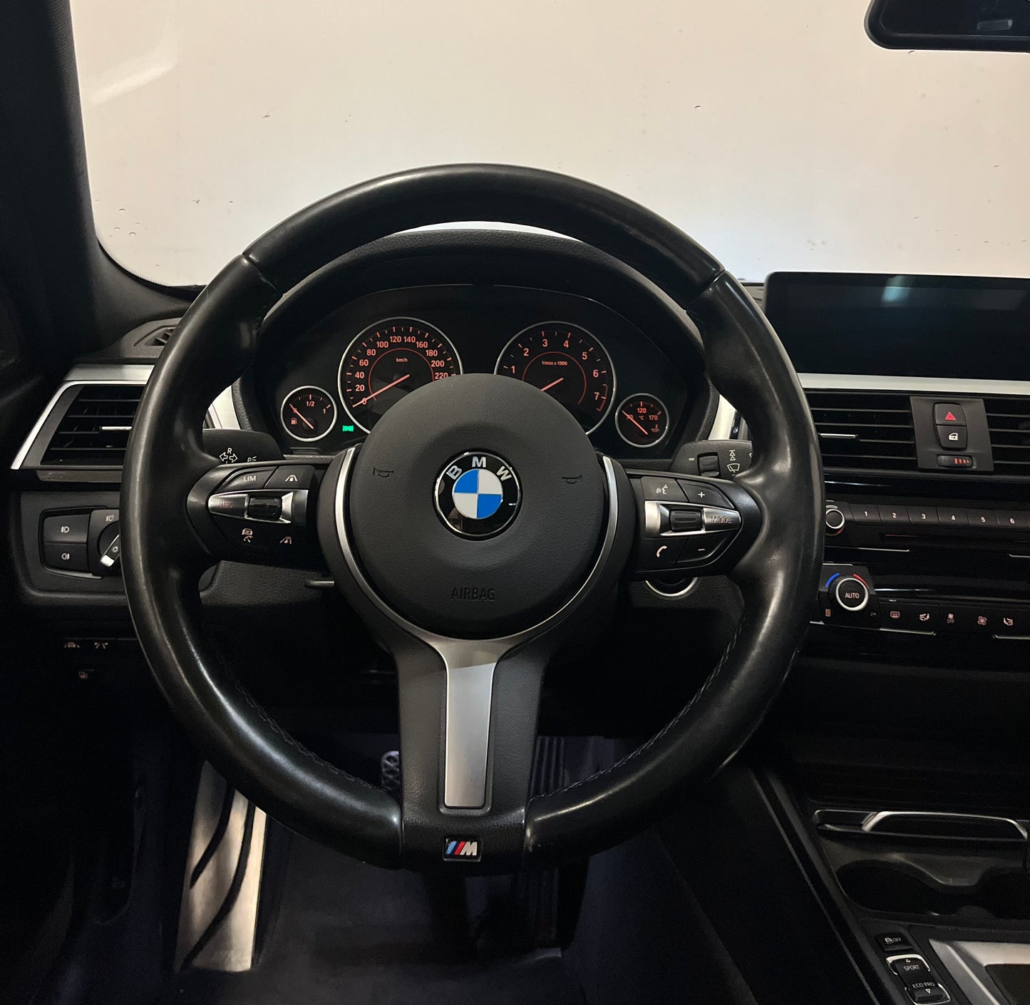 BMW 330e