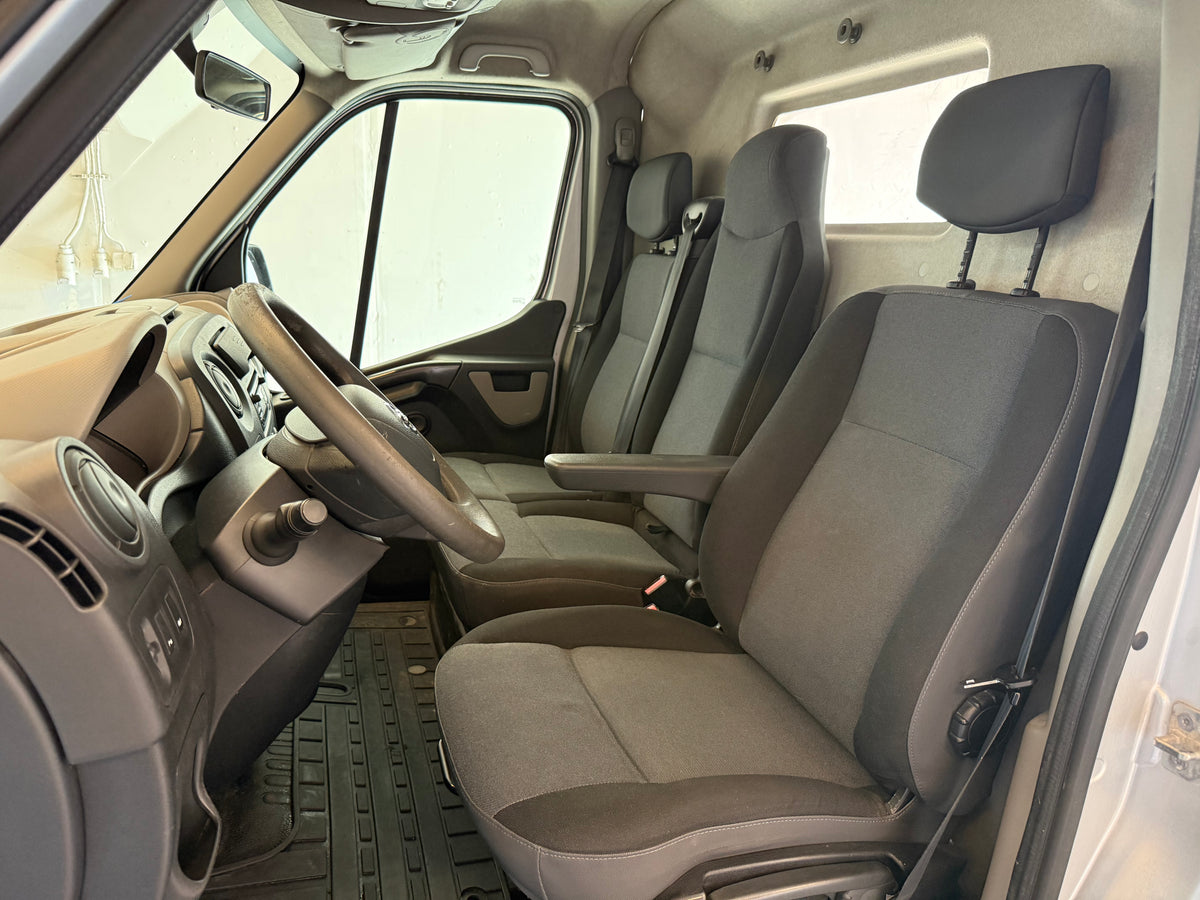 Nissan NV400
