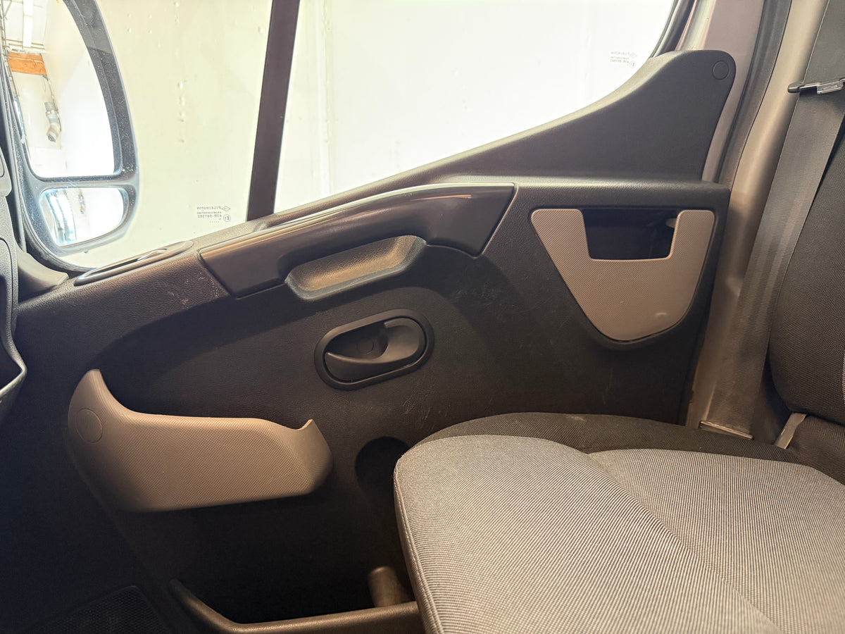 Nissan NV400